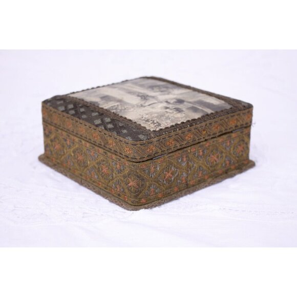 Vintage jewelry box 2 pretty flower girls, French brocade ribbon covered trinket - Picture 5 of 9